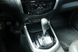 Nissan Navara Nissan Navara 2.3 DCI DUBBEL CABINE N-GUARD A/T 5 SITZ 4WD VAN - afbeelding nr 18
