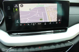 Škoda Octavia Skoda Octavia Combi 1.0 TSI Business Edition Plus, Stuur + stoel verwarming, Memory seats, Digitaal dashboard, Elektrische kofferbak, Head up display, Dodehoek detectie, Clima, App connect, Cruise, Navi. - afbeelding nr 25
