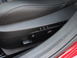 Alfa Romeo Giulia Alfa Romeo Giulia 2.0 Turbo 280 PK Competizione Q4 AWD | Harman | Veloce | 19
