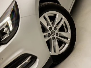 Opel Astra Opel Astra 1.2 Edition (APPLE CARPLAY, CAMERA, CRUISE, SPORTSTOELEN, LED KOPLAMPEN, PARKEERSENSOREN, LM VELGEN, NIEUWSTAAT) - afbeelding nr 17