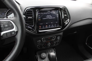 Jeep Compass Jeep Compass 1.4 MultiAir Limited 4x4 / Trekhaak / Camera / Half leder / Navigatie / Keyless / 17'' / Stuurverwarming / DAB / Stoelverwarming / Cruise Control - afbeelding nr 18