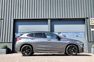 BMW X2 BMW X2 sDrive18i M-Sport M-Pakket /LED/PANODAK/KEYLESS/CAMERA/STOELVERW./TREKHAAK! - afbeelding nr 3