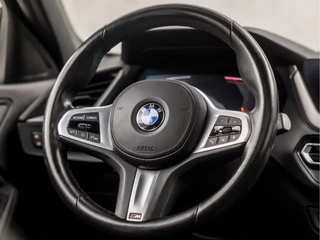 BMW 1 Serie Automaat (PANORAMADAK, M PAKKET, APPLE CARPLAY, GROOT NAVI, STOELVERWARMING, LEDEREN SPORTSTOELEN, CAMERA, GETINT GLAS, M SPORT BESTURING, SFEERVERLICHTING, NIEUWE APK, NIEUWSTAAT) - afbeelding nr 20