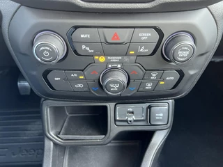 Jeep Renegade Jeep RENEGADE 1.0T-e Limited Carplay Climate Cruise Dab radio Stoelverwarming Keyless Parksensors - afbeelding nr 10