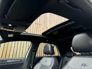 Volkswagen T-Roc Volkswagen T-Roc 1.5 TSI R-line Automaat | Panoramadak | LED | Stoelverwarming | Keyless entry&start | Elektrisch bedienbare achterklep | DAB radio | Apple CarPlay | Parkeersensoren voor en achter | Achteruitrijcamera - afbeelding nr 9