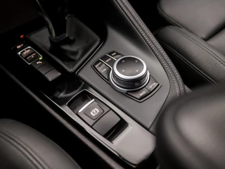 BMW X2 Automaat (NAVIGATIE, M PAKKET, CLIMATE, STOELVERWARMING, LEDEREN SPORTSTOELEN, CAMERA, GETINT GLAS, SFEERVERLICHTING, NIEUWSTAAT) - afbeelding nr 28