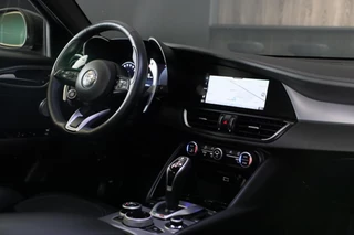 Alfa Romeo Giulia Alfa Romeo GIULIA 2.0 T GME AWD Tributo Italiano / FACELIFT / Digital Cockpit / Acc / HK / Leder / Elek Stoelen / Camera / 19 Inch - afbeelding nr 6