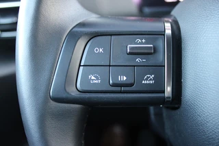 Citroën C4 Citroen C4 1.2 130PK FEEL PACK | NAVIGATIE | HEAD UP DISPLAY | ACHTERUITRIJ CAMERA | APPLE CARPLAY/ANDROID AUTO | LICHTMETALEN VELGEN | PARKEER SENSOREN | CLIMATE CONTROL | AFNEEMBARE TREKHAAK | EXTRA GETINTE ACHTER RUITEN | - afbeelding nr 35