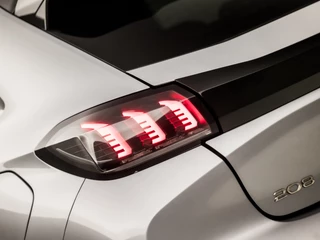 Peugeot 208 Automaat (PANORAMADAK, VIRTUAL COCKPIT, APPLE CARPLAY, GROOT NAVI, LEDER, 360 CAMERA, SPORTSTOELEN, GETINT GLAS, KEYLESS, ZWART HEMEL, NIEUWSTAAT) - afbeelding nr 30