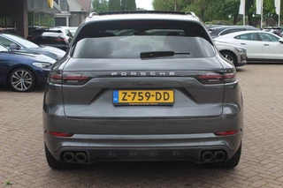 Porsche Cayenne Porsche Cayenne 3.0 E-Hybrid Platinum Edition / Trekhaak / Panoramadak / 360Camera / 22'' / Matrix LED / Luchtvering / Sportdesign / Sportchrono / Keyless / Stoelventilatie / Stuurverwarming / Dodehoek / DAB / ACC - afbeelding nr 15