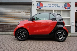 Smart Fortwo Verwarmd stuurwiel | Stoelverwarming |  Stoelverwarming | Cruise control | LED pakket | 15inch sportvelgen | Touchscreen Full Map Navigatie | BlueTooth interface | Mirrorlink/ Android Auto | Achteruitrijcamera | Parkeersensoren - afbeelding nr 28