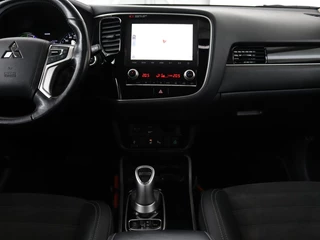 Mitsubishi Outlander Mitsubishi Outlander 2.4 PHEV Intense+ | Schuifdak |  Stoel & stuurverwarming | 360 camera | Trekhaak | Half leder | Carplay | Navigatie | Climate control - afbeelding nr 9