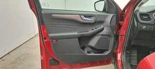 Ford Kuga Ford Kuga 2.5 PHEV Titanium 225pk | Winterpack | Afneembare Trekhaak | 1.500kg Trekgewicht | All Weather Michelin Cross Climate | Sync 3 Navigatie - afbeelding nr 9
