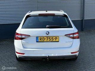 Škoda Superb Skoda Superb Combi 1.6 TDI Ambition PANORAMADAK, TREKHAAK - afbeelding nr 7