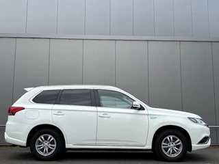 Mitsubishi Outlander Mitsubishi Outlander 2.4 PHEV - Apple CarPlay - Keyless - nap! - airco - trekhaak - - afbeelding nr 4