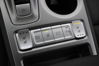 Hyundai Kona Hyundai Kona Electric Premium 64 kWh - Carplay, Camera, Leer, Stoelverw. - afbeelding nr 23