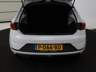 SEAT Leon SEAT Leon 2.0 TDI FR | Panoramadak | Virtual Cockpit | Maxton | Stoelverwarming | Adaptive cruise | Camera | Carplay | Sfeerverlichting | Full LED - afbeelding nr 10