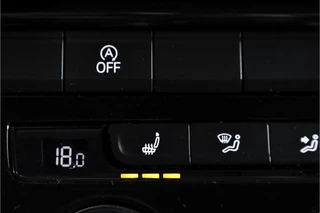 Volkswagen T-Roc Volkswagen T-Roc 2.0 TSI 190 PK 4Motion Sport - Automaat | Dig. Cockpit | Cruise Control | Stoelverw. | PDC | NAV + App. Connect | ECC | Afn. Trekhaak | LM 17