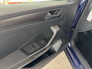 Volkswagen T-Roc Volkswagen T-Roc 1.0 TSI | 1e Eigenaar | Cruise | Rijklaar! | - afbeelding nr 9