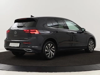 Volkswagen Golf Volkswagen Golf 1.4 TSI e-Hybrid Style | Stoel & stuurverwarming |  Massage | Adaptive cruise | Carplay | Memory | Navigatie | Sfeerverlichting - afbeelding nr 38