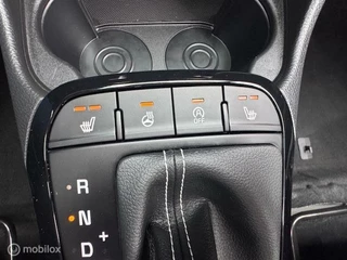 Kia Picanto Kia Picanto 1.0 67pk Automaat  Stoel en Stuur verwarming ,  Navigatie / Apple carplay  / Android auto , Achteruit camera , Bluetooth , Priveglas , Chrome handgrepen , Sport Velgen ,  9.500km !! - afbeelding nr 26