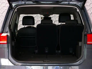 Volkswagen Touran Volkswagen Touran 1.5 TSI 150PK 7P CARPLAY NAVI CAMERA LED ELEK.KLEP VIR.COCKPIT DODE.HOEK DET. STOELVERW KEYLESS 7P 7PERS 11/2024 