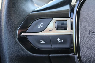 Peugeot 208 Peugeot 208 1.2 PureTech Allure Carplay/Pano 