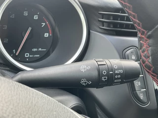 Alfa Romeo Giulietta Alfa Romeo Giulietta 1.750 Turbo 241pk Veloce Automaat Carplay Sport-Stoelen Nav/Cruise Voll.Onderhouden! - afbeelding nr 26