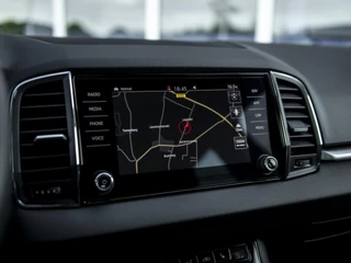 Škoda Karoq Škoda Karoq 1.5TSi ACT 150pk DSG Style Business | Leer | Navi  & App-Connect | 18