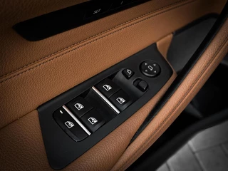 BMW 5 Serie BMW 5-serie Touring 530d xDrive M-Sport | HUD | PANO | H&K | TREKHAAK | LEER | CARPLAY | FULL OPTION - afbeelding nr 26