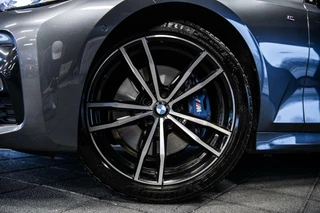 BMW 3 Serie BMW 3-serie Touring 330i xDrive | M Sport | Panodak | Driving Assistant Prof | Trekhaak | 19 inch | - afbeelding nr 23