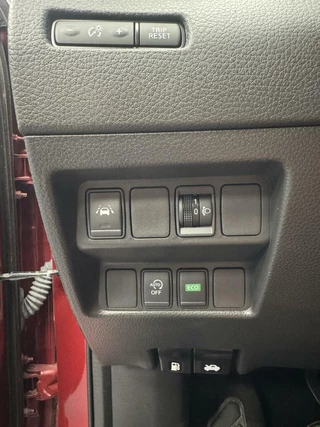 Nissan QASHQAI Nissan Qashqai 1.3 DIG-T Premium Edition Automaat-Trekhaak-Navigatie-Carplay-Cr.contr-Clima-360Camera-Lm.18