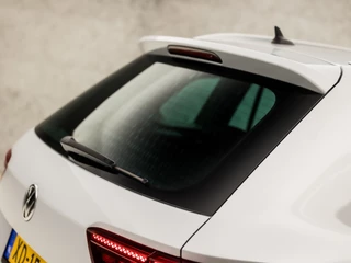 Volkswagen Tiguan Volkswagen Tiguan 1.5 TSI ACT Sportline Business 150Pk Automaat (PANORAMADAK, APPLE CARPLAY, GROOT NAVI, LED KOPLAMPEN, KEYLESS, LEDEREN SPORTSTOELEN, STOELVERWARMING, ADAPTIVE CRUISE, ELEK ACHTERKLEP, GETINT GLAS, NIEUWSTAAT) - afbeelding nr 39