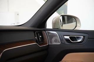 Volvo XC60 Volvo XC60 2.0 T8|455PK AWD|Org NL|1ste Eig|Ultimate Bright|Luchtv.|Bowers & Wilkins|Trekhaak|Head-Up|Pano|Crystal|Dealer Onderhouden - afbeelding nr 27