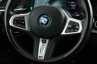 BMW 5 Serie BMW 5-serie 545e xDrive M Sport | Trekhaak | Adaptive cruise |  Stoel & stuurverwarming | Alcantara | Camera | Carplay | Sfeerverlichting | 19'' | Full LED | Park Assist - afbeelding nr 9