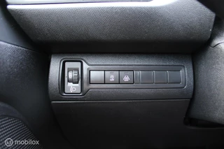 Peugeot 308 Peugeot 308 SW 1.2 PureTech Blue Lease Premium 130 PK, Pano, Stoel verwarming, Pdc voor/achter + camera, Leder, App connect, Cruise, Donkerglas, Massage stoelen. - afbeelding nr 36