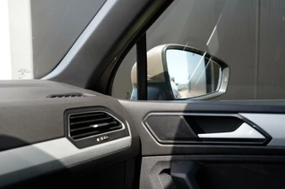 Volkswagen Tiguan Volkswagen Tiguan 1.4 TSI 4Motion Highline Business R - Trekhaak - Standkachel - Stoelverwarming & stuurwielverwarming - Parkeercamera - Climate Control - Cruise Control - LED - - afbeelding nr 22