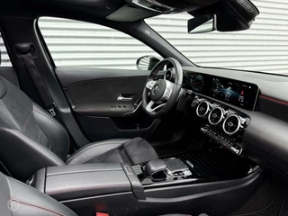Mercedes-Benz A-Klasse Mercedes-Benz A-klasse 200 AMG Panoramadak Camera LED DAB Widescreen Apple CarPlay/Android Auto Night Pakket Stoelverwarming - afbeelding nr 6