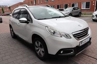 Peugeot 2008 Peugeot 2008 1.2 PureTech Allure. Navigatie, trekhaak, dealer onderhouden. - afbeelding nr 5