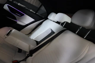 Mercedes-Benz C-Klasse Mercedes-Benz C-klasse 300 e AMG 63 Look / 360 Camera / Acc / Lane Assist / Elek Stoelen / Leder / Open Pano / Dode Hoek / 20 Inc - afbeelding nr 24