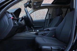 BMW 3 Serie BMW 3-serie Touring 318i Sportline / PANODAK / LED / PDC V+A / NAVI - afbeelding nr 16