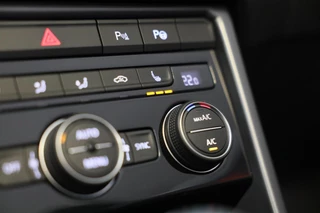 Volkswagen T-Roc Volkswagen T-Roc Cabrio 1.5 TSI R-Line / AUT / Acc / Digital Cockpit / Lane Assist / Dode Hoek / Leder / Camera / Navi / 20 Inch - afbeelding nr 19