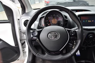 Toyota Aygo Toyota Aygo 1.0 VVT-i x-play | Cruise control | Bluetooth | Achteruitrijcamera | - afbeelding nr 11