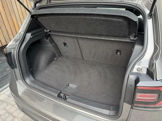 Volkswagen T-Cross Volkswagen T-Cross 1.0 TSI R-line Automaat | LED | Trekhaak |  Getint glas | Climate control | Cruise control adaptief | Lane assist | Dode hoek detectie | DAB | Navigatiesysteem | Inklapbare spiegels | Parkeersensoren voor en achter - afbeelding nr 44