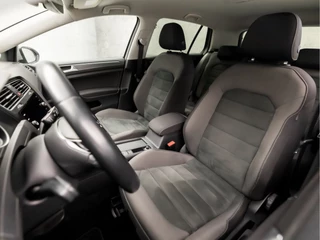 Volkswagen Golf Volkswagen Golf 1.0 TSI Sportline (APPLE CARPLAY, GROOT NAVI, CLIMATE, STOELVERWARMING, DYNAMISCHE KNIPPERLICHTEN, MASSAGE, ALCANTARA, ADAPTIVE CRUISE, PARKEERSENSOREN, GETINT GLAS, LM VELGEN, NIEUWSTAAT) - afbeelding nr 15