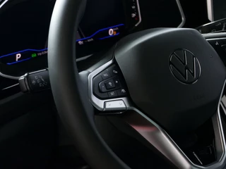 Volkswagen T-Roc Volkswagen T-Roc 1.5 TSI 150PK R-LINE EVO IQ LIGHT ALCANTARA ELEK.KLEP CARPLAY STOEL/STUUR VERW. 18