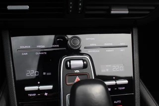 Porsche Cayenne Porsche Cayenne Coupé 3.0 / Trekhaak / Panoramadak / Camera / Luchtvering / 22'' / Bose / Stoelventilatie / Sportchrono / Stoelverwarming / DAB / ACC - afbeelding nr 29