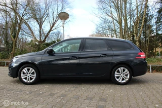 Peugeot 308 Peugeot 308 SW 1.2 PureTech Blue Lease Executive. Apple carplay/android auto, Navi full map, Pdc voor/achter, cruise control, Clima, Esp, Privacy glas achter, Cruise control, Line assistent. - afbeelding nr 2