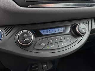 Toyota Yaris Toyota Yaris 1.5 Hybrid Dynamic Bi-Tone HYBRID / 1E EIGENAAR / STOELVERWARMING / CAMERA / LMV / NL AUTO / DEALER ONDERHOUDEN - afbeelding nr 21