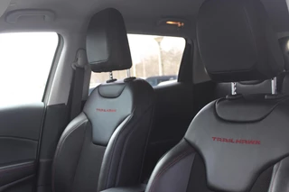 Jeep Compass Jeep Compass 4xe 240PK PHEV TRAILHAWK AUTOMAAT | NAVIGATIE | ACHTERUIRIJCAMERA | APPLE CARPLAY / ANDROID AUTO | DIGITALE COCKPIT | XENON KOPLAMPEN | 17
